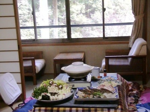 【GOGO☆関西】当館の雪見鍋(うどん・豚・鶏・魚貝類入り刺身付寄せ鍋）で皆ほっこりして下さい